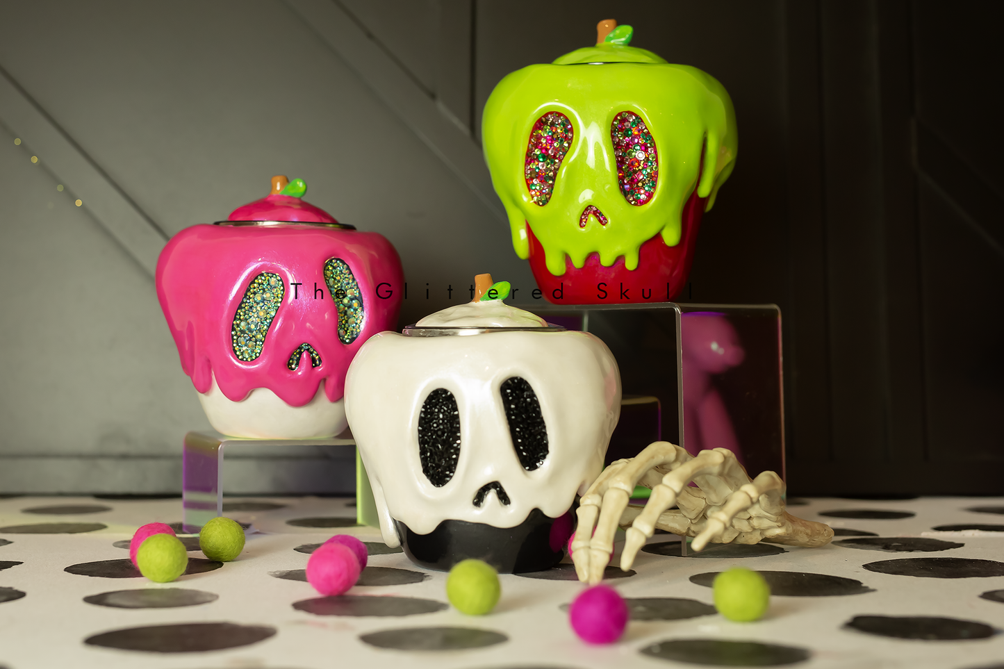 Black and white poison apple